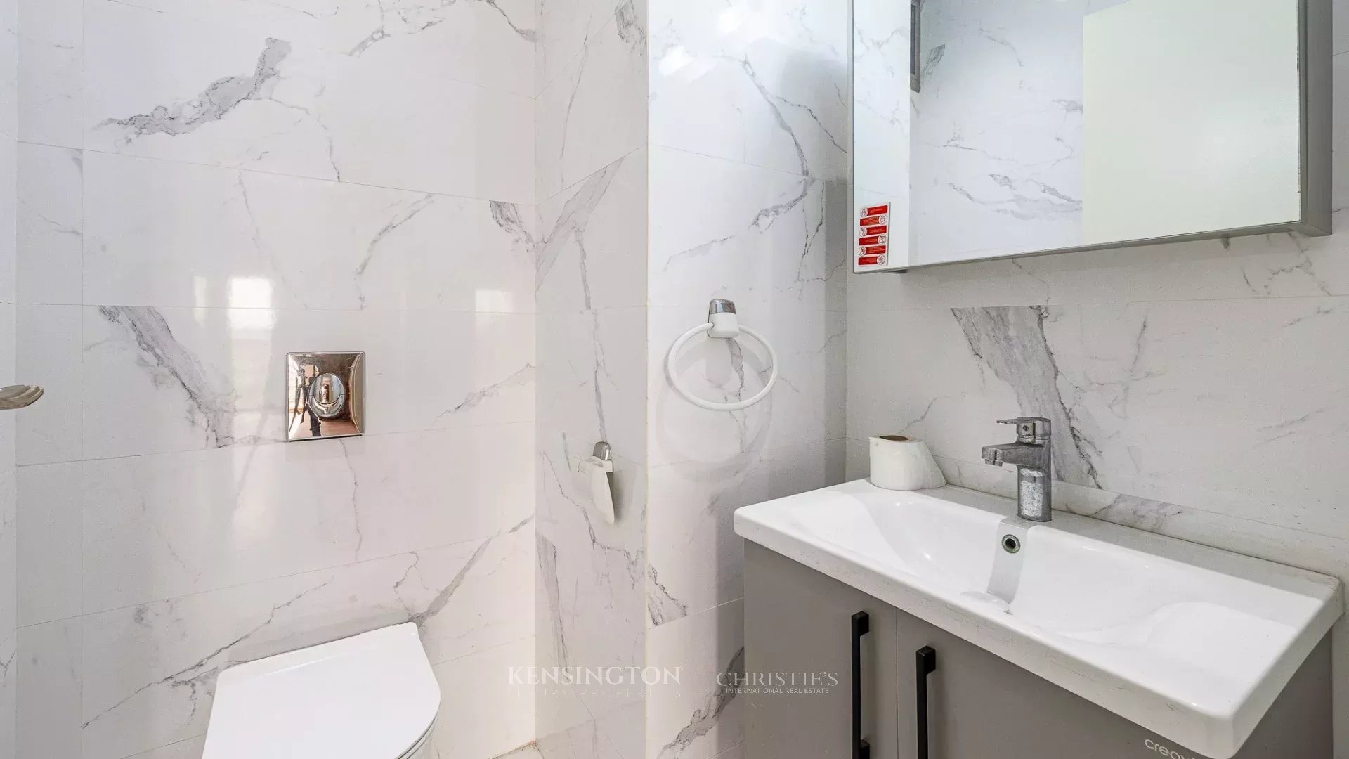Spacious 200 M² Furnished Apartment For Rent – Casablanca City Center in Casablanca, Morocco