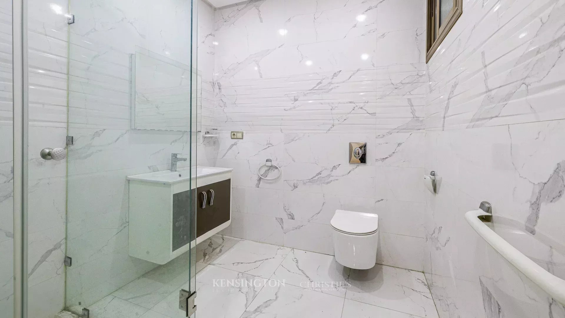 Spacious 200 M² Furnished Apartment For Rent – Casablanca City Center in Casablanca, Morocco
