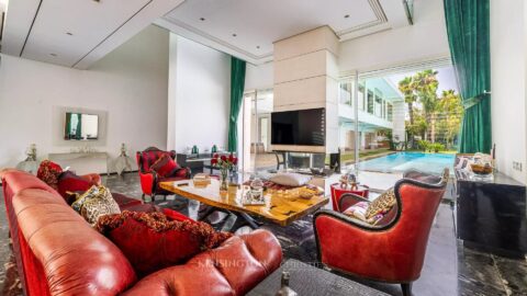 Villa Bella Vista+ Land 5600 M2 Price 12500 Dhs M2 in Casablanca, Morocco