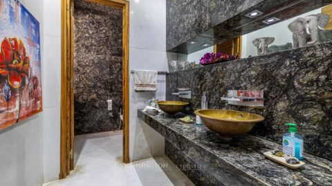 Villa Bella Vista+ Land 5600 M2 Price 12500 Dhs M2 in Casablanca, Morocco
